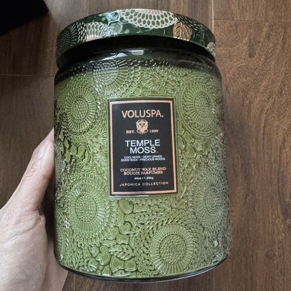 VOLUSPA TEMPLE MOSS.COCONUT WAX BLEND 100% NATURAL WICKS - PHTHALATE FREE 44oz - Picture 1 of 7